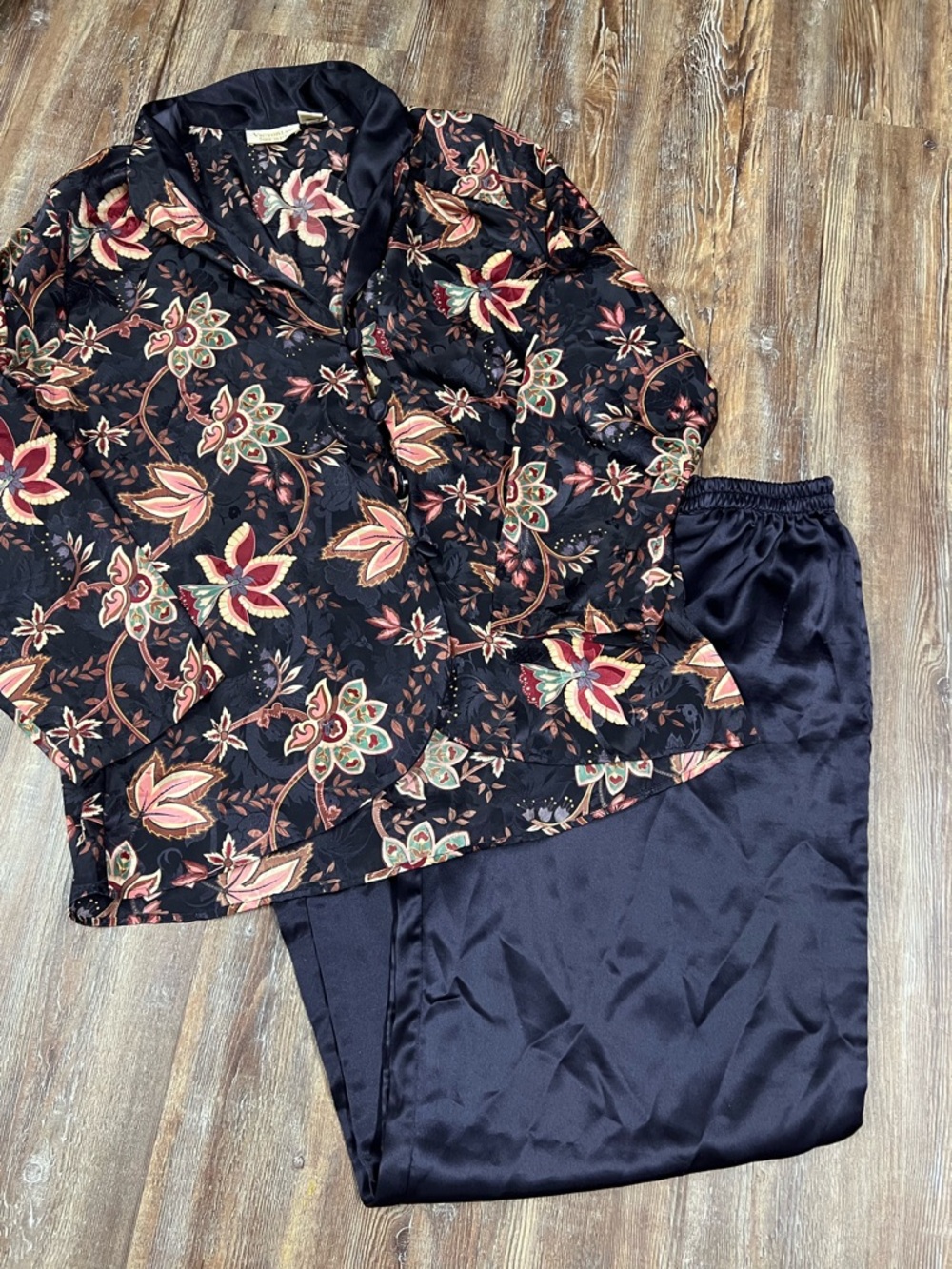 Vintage 90s gold label Victoria's Secret black floral pajama set Size small